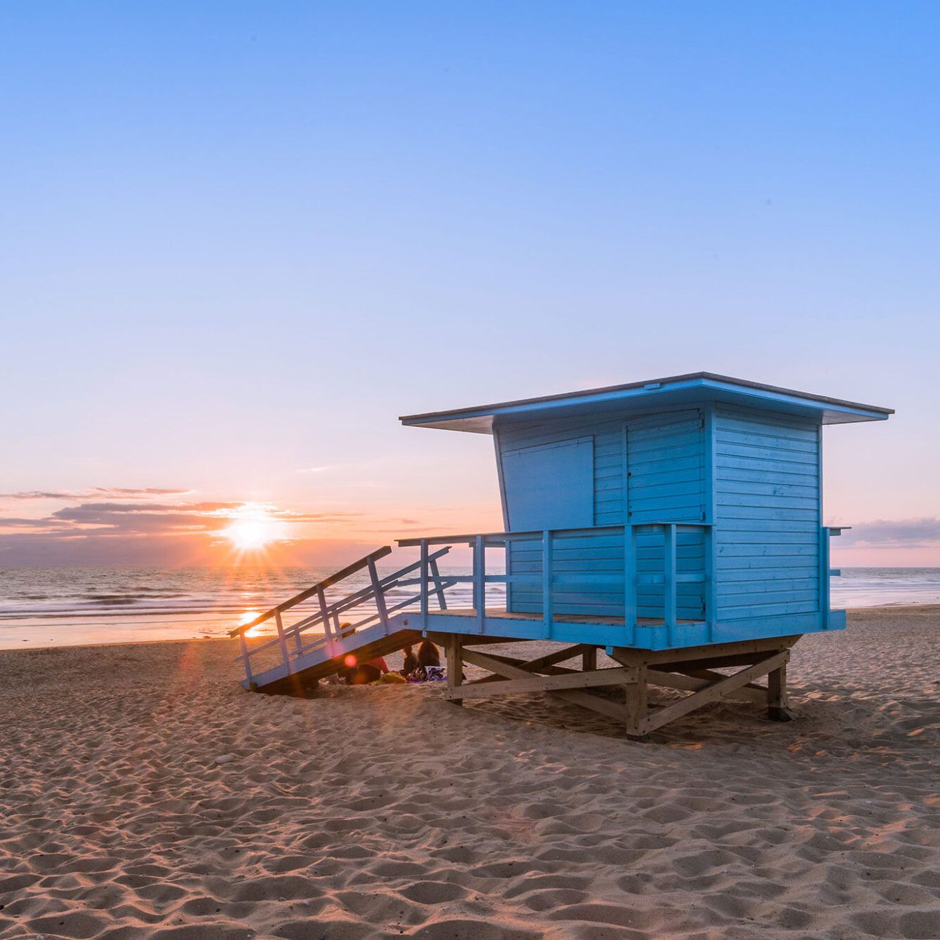 Montalivet - Poste de secours, tour de surveillance des nageurs sauveteurs