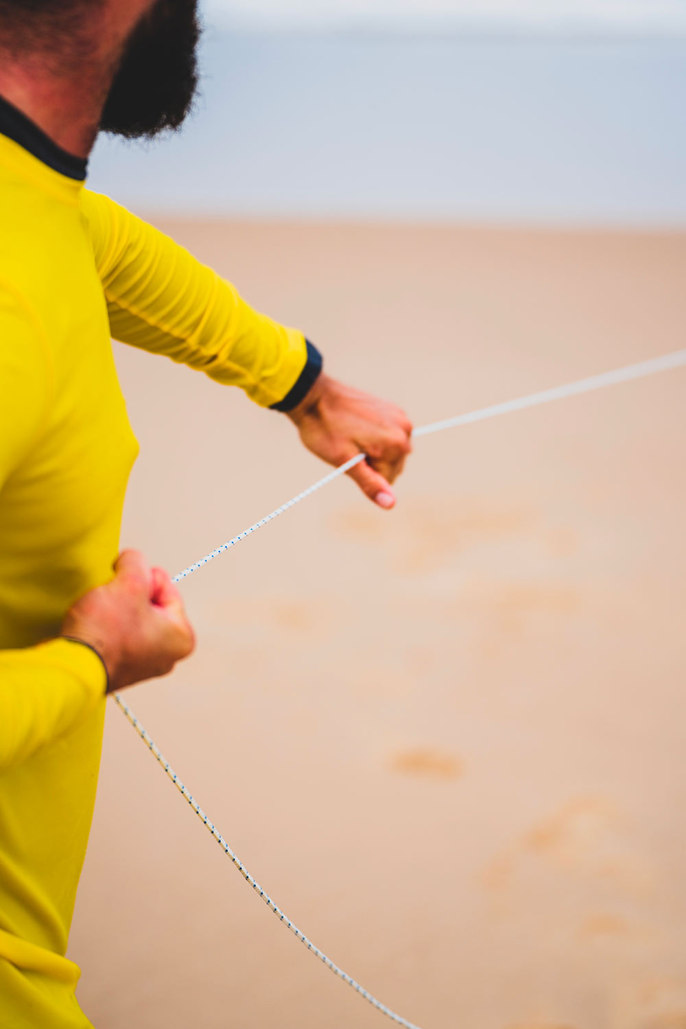 sauveteur avec le filin de sauvetage en main 