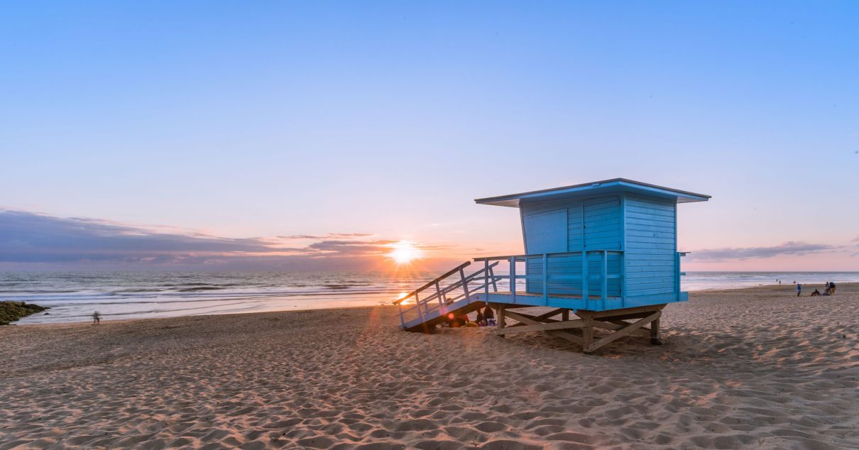 Montalivet - Poste de secours, tour de surveillance des nageurs sauveteurs